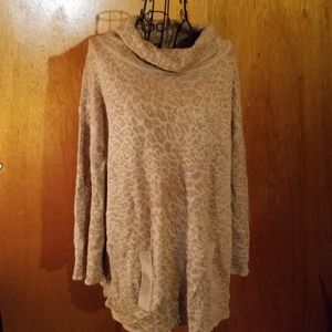 Gorgeous Ellen Tracy Bamboo Leopard Metalic Top